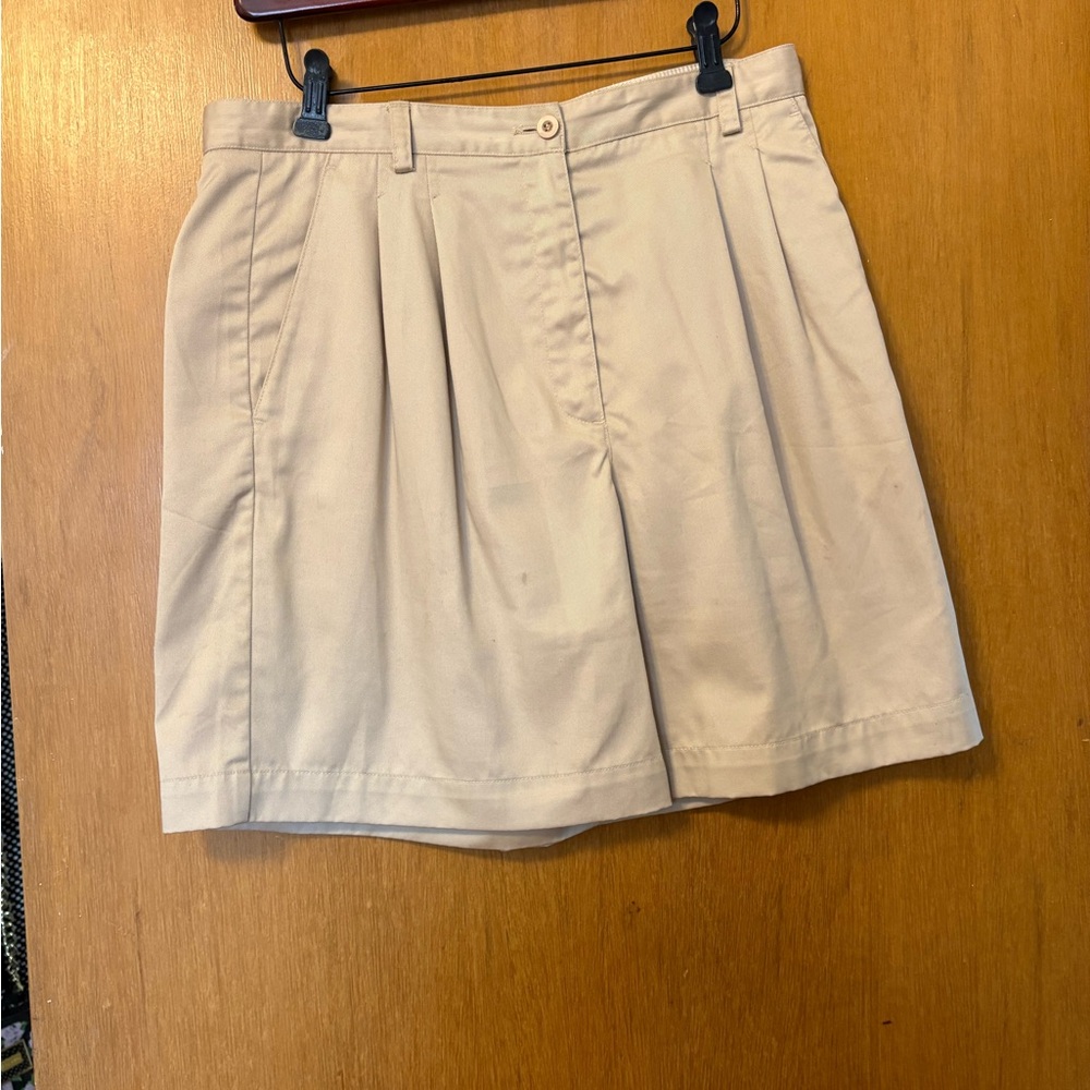 Liz Claiborne Khaki Pleated Bermuda Shorts fabulous condition